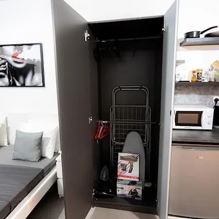 Hubstay - Klea's Downtown 아파트 라르나카