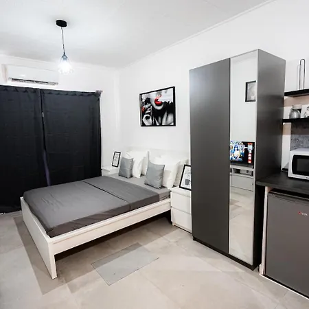 Hubstay - Klea's Downtown לרנקה
