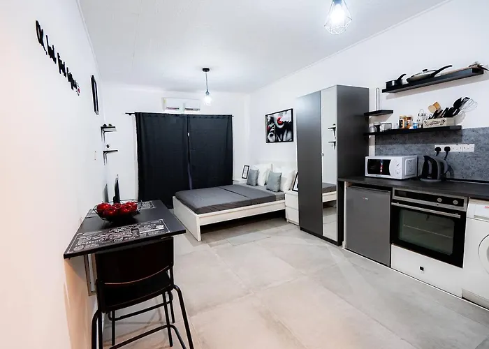 Hubstay - Klea's Downtown Apartment