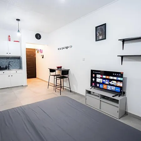 Hubstay - Klea's Downtown Apartment Larnaca